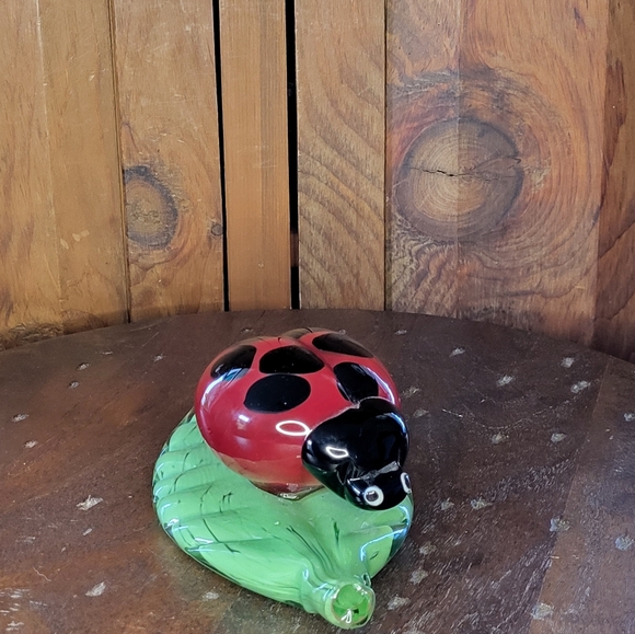 Glass Ladybug on Leaf Figurine - Picture 10 of 15